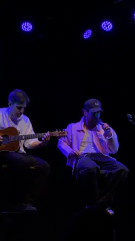 cómo vas a tener esa voz!!! @maxiespindola 🥹 #amigamia #alejandrosanz #fyp #maxiespindola #acustico 