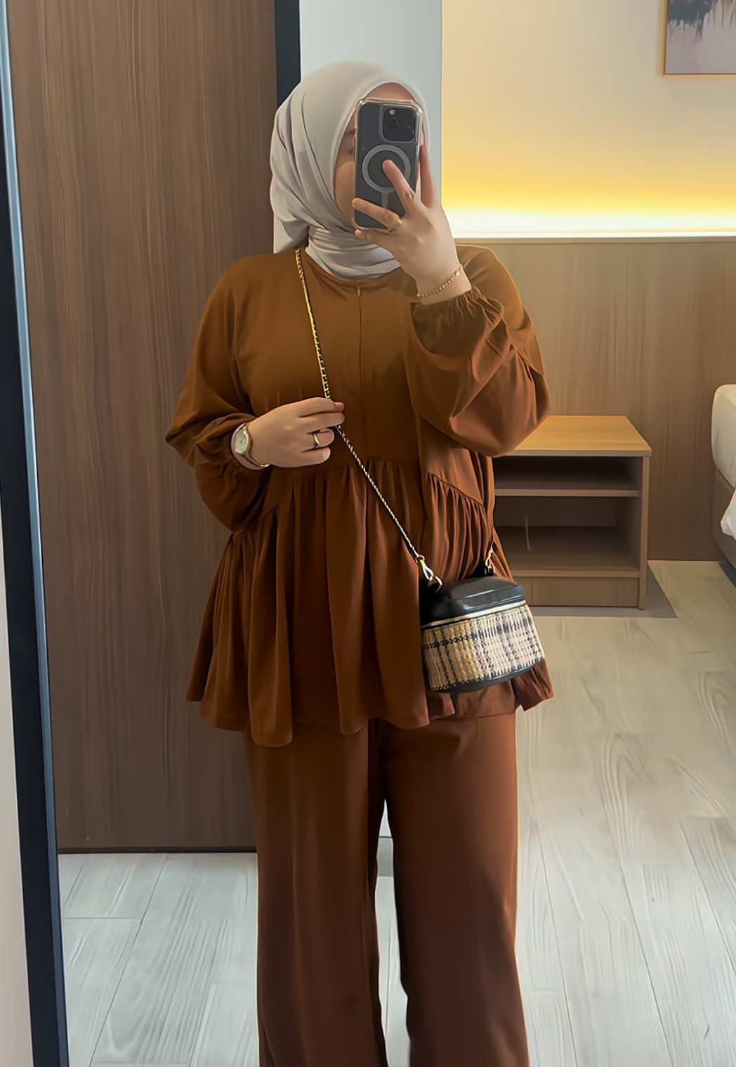 nemu setelan oneset kaos 🤎🤍 #ootdhijabstyle #viralditiktok #oneset 
