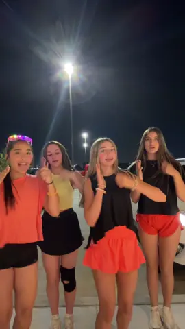 someone didn’t get the memo @Anniston Hanna @Eden @calista!🤍🌅 