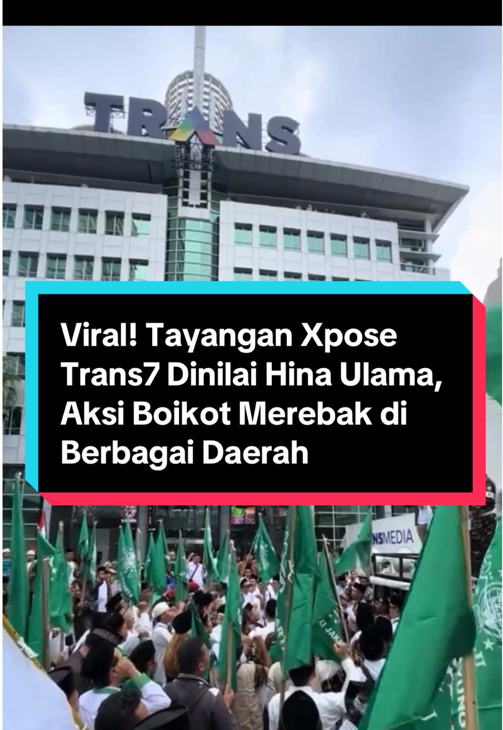 Program Xpose di Trans7 menjadi sorotan setelah tayangannya dianggap menyinggung martabat ulama, khususnya seorang Kiai sepuh Pondok Pesantren Lirboyo, Kediri. Gelombang protes pun bermunculan di berbagai daerah, dengan massa menyerukan boikot terhadap Trans7 karena dinilai telah melecehkan sosok yang dihormati. #Trans7 #Xpose #Lirboyo #Ulama #BoikotTrans7   