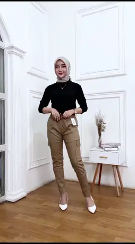 Celana wanita dg cuting slim fit tp tetep nyaman bgt dipakai.yuk check out sekarang dikeranjang kuningnya kakak #celanawanita #celanacargo #cargopants 