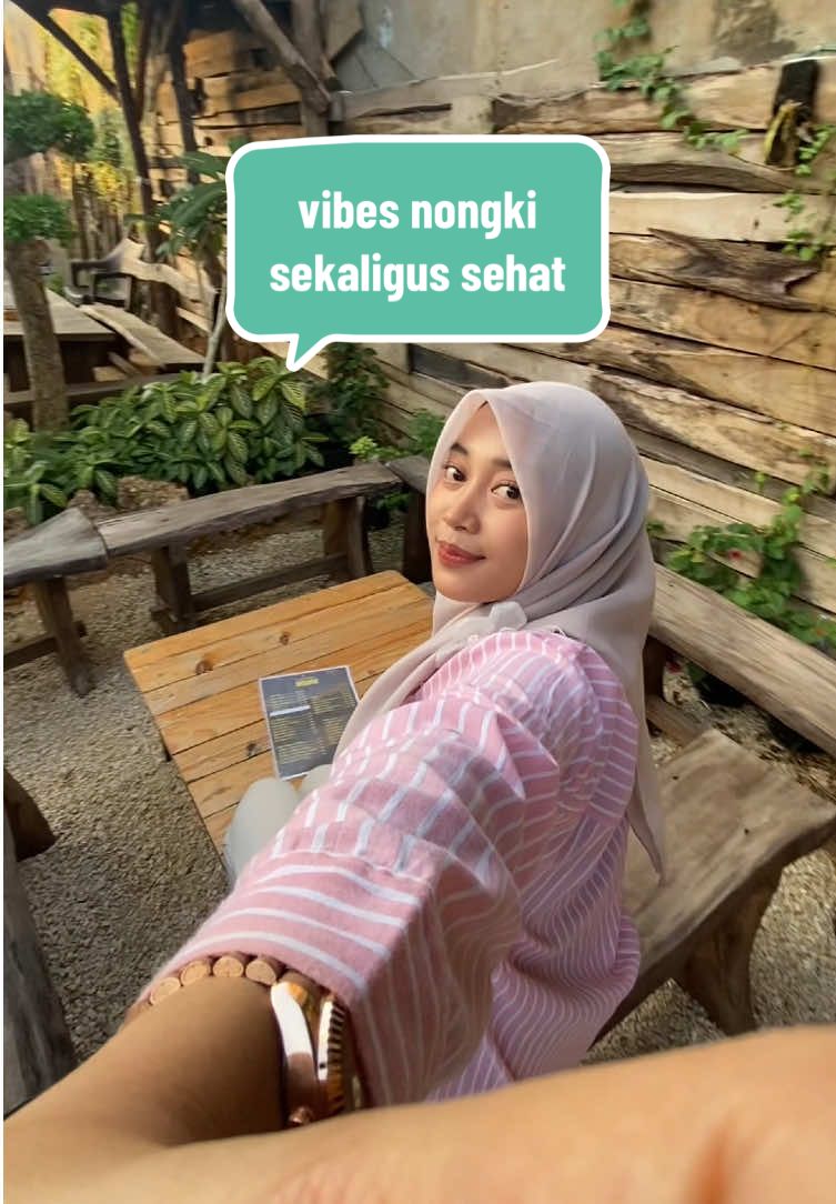 Nostalgia Rasa Rumahan di Warung Bismika! Di luar sana banyak tempat makan modern, tapi susah nemu yang sederhana, hangat, dan bikin nyaman kayak dulu. Di sini ada: - Sup ayam, sop daging, dan kuah-kuah hangat khas rumahan - Sosisan & nugget yang cocok buat ganjel perut atau ngemil sore@WR Bismika  - Wedang uwuh, jahe hangat, sampai teh gula batu yang ngingetin kampung halaman Dari vibes-nya sampai makanannya, semua berasa kayak di rumah nenek! Tag temenmu yang doyan makanan tradisional atau lagi cari tempat makan hidden gem!  Dan Komen UMKM lain yang enak tapi gak viral, yuuuk kita viralin gengsss #sumenep #madura #caffe #warungbismika #foodvlogger