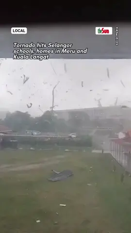 16 Oct 2025: A powerful storm and tornado swept through Meru and Kuala Langat yesterday evening, leaving a trail of destruction. Homes, schools, and vehicles were damaged with SK Sijangkang Jaya among the worst hit. The Klang Royal City Council relief centre remains open as authorities assess the full extent of the damage. Click the link in bio @theSundaily to read the full story #theSun #theSunMY #SelangorStorm #TelukPanglimaGarang #Sijangkang