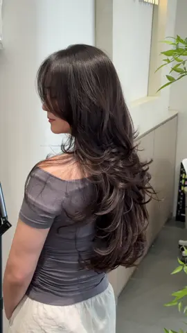 Cam thường cho chiếc tóc xoăn Hàn Quốc nhà tui cho chân thật ạ . Chị em đã biết thu này để tóc gì chưa ạ ? Nếu chưa thì qua ngay Luxa sắm 1 bộ tóc thật xinh đi nhé #uontocdephanoi #tocxoandep #hairsoftwave #luxahair #xoanhanquoc 