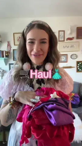 BESTIES WAKE UP WE HIT THE JACKPOT 😩 #vintageclothes #thrifthaul #sustainablefashion #thrifttok #haul  