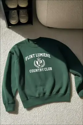 🌿 Stay cozy and classy! 🌿 Ang Flint Lumière Country Club sweatshirt ay perfect mix ng comfort at style 😍 Ideal for casual lakad, coffee dates, or kahit chill days sa bahay. Classic look na hindi ka bibiguin! 👕✨ #ComfyStyle #OOTDReady #SweaterSeason #StreetwearPH #TikTokFinds