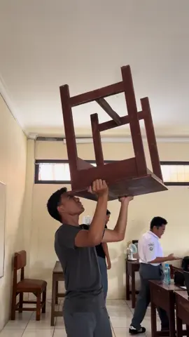 ‼️JANGAN DITIRU‼️ *video pas kls 10 🙃*#marchingband #gigitkursi #gigitmeja #mahiwal #hatihati 