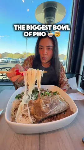 When I saw the bowl I said “this is PHOking big” 😮 @Let’s Get Pho Las Vegas  #letsgetpho #pho #food #challenge #LasVegasChicas