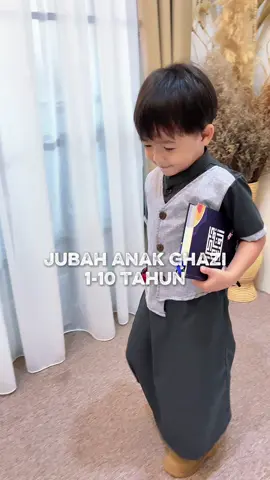 MasyaAllah jubah Ghazi yang keren banget dengan bahan katun Toyobo madinah yang halus enakeuuun .... Jubah anak nya CO yuk buat nambah koleksi baju ngaji nya... 😍😍😍