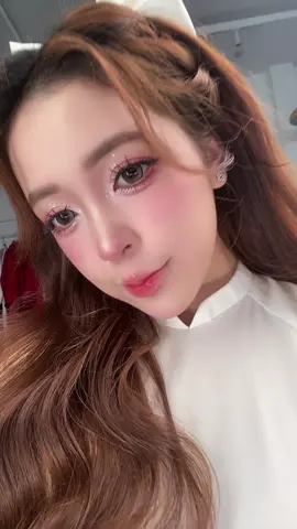 Khi bạn đang chán hồng lạnh chưa biết make tone gi thì hồng san hô sẽ là 1 lựa chọn tuyệt vời cho mùa kỷ yếu năm nay 😍😍😍#makeupdeptaivinh #@Nhung vivian make up & academy #makeupkyyeu 