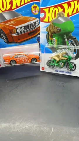 Unboxing Hot Wheels 2025 HW Wild Widebody 1/5 Orange BMW 635 CSi New For 2025 and Hot Wheels 1966 Triumph Tiger 100 die-cast motorcycle. This specific version is a Treasure Hunt from the 2025 HW Moto series,#hotwheels #unboxing 