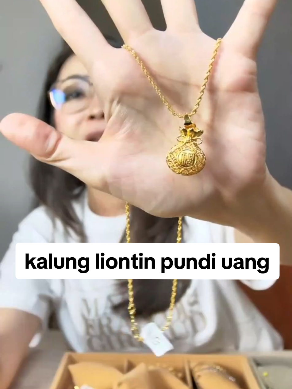 bahan titanium awet , tidak mudah pudar 🤗✨️ #selebgramsurabaya #contentcreatorsurabaya #smartwoman #dyjoolclothings#accessories 