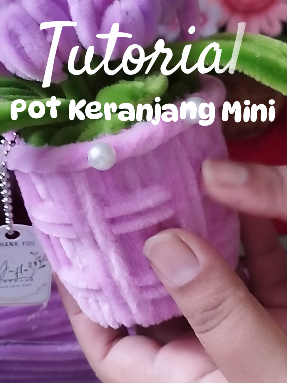 Tutorial Pot bunga Keranjang Mini kawat bulu, yang kemarin banyak yg minta buatin maapkan ya alakadarnya 😅😅kali ini aku buat potnya saja yahh, tinggal kalian isi dengan kerdus/sterofoam/ busa elastis semoga bermanfaat guys #tutorial #keranjangkawatbulu #potkawatbulu #tutorialkawatbulu #pipecleanerflowerstutorial 