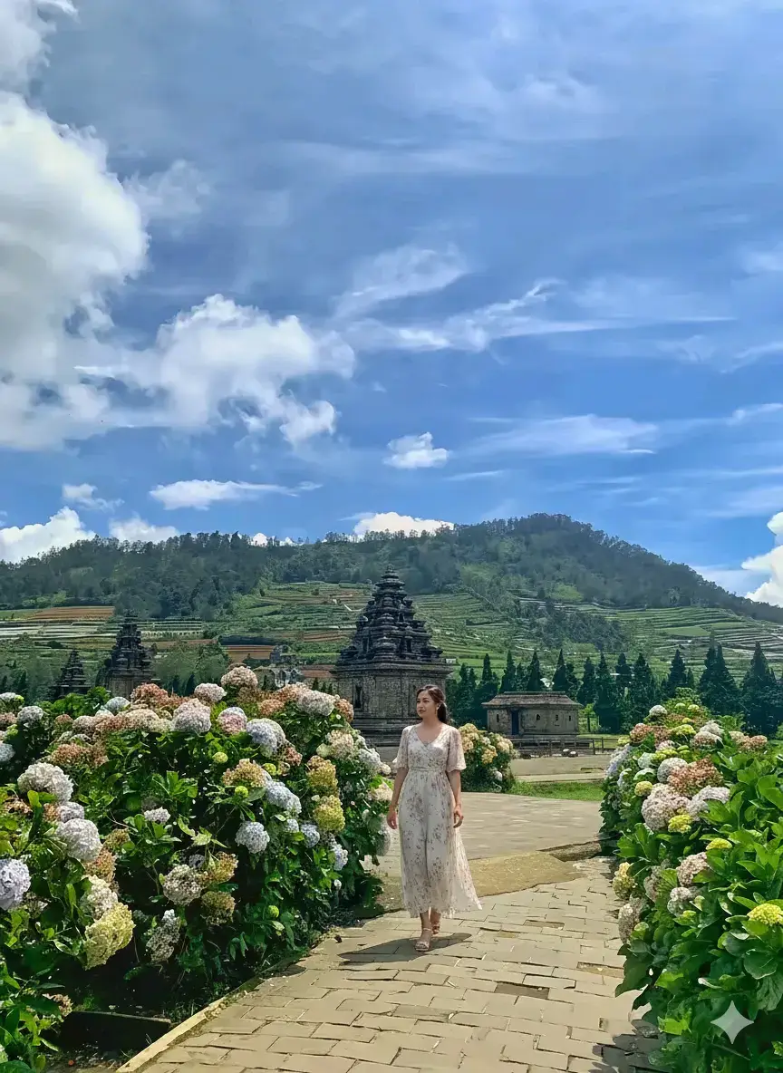 Candi Arjuna merupakan bagian dari sebuah kompleks percandian bercorak Hindu tertua di Jawa yang terletak di Dataran Tinggi Dieng, perbatasan Kabupaten Banjarnegara dan Wonosobo, Jawa Tengah. Dinamai dari tokoh pewayangan Mahabharata, candi-candi di kompleks ini dibangun oleh Dinasti Sanjaya pada abad ke-8 dan ke-9 Masehi.  Sejarah dan arsitektur Abad ke-8 Masehi: Diperkirakan dibangun pada masa Kerajaan Mataram Kuno. 1814: Ditemukan oleh tentara Inggris bernama Theodor Van Kinsbergen dalam kondisi terendam air. Struktur candi: Seluruh bangunan dibuat dari batu andesit lokal yang disusun tanpa perekat semen, melainkan menggunakan teknik pasak batu yang presisi. Candi ini memiliki arsitektur unik dengan ukuran relatif kecil, detail ukiran halus, dan atap bertingkat yang mencerminkan konsep kosmologi Hindu. Corak Hindu Syiwa: Candi ini berfungsi sebagai tempat pemujaan para dewa, khususnya Dewa Siwa. 