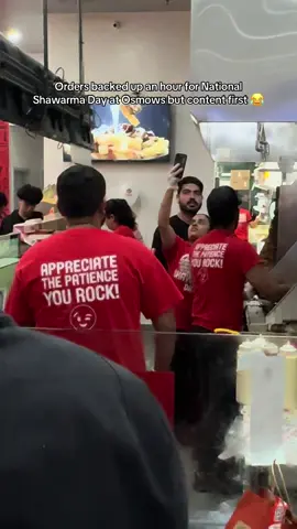 ngl i would do the same LOL but the 1hr was insane even with a mobile order 😭 #osmows #nationalshawarmaday #shawarma 