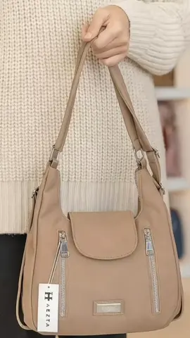 HEZTA 2in1 — Satu Tas, Dua Gaya! ✨ Mau tampil stylish tapi tetap praktis? Ini dia solusinya! Tas multifungsi yang bisa kamu pakai sebagai totebag elegan atau ransel nyaman — cukup ubah dengan satu langkah aja 💼🎒 Kelebihan HEZTA 2in1: ✅ 2 Gaya dalam 1 Tas ✅ Kapasitas Super Luas ✅ Bahan Premium ✅ Nyaman Sepanjang Hari ✅ Desain Stylish 💖 Praktis, awet, dan tetap modis — semua ada dalam satu tas!