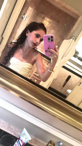 💛💐⭐️🐥#la #lastnight  #dinner #butteryellow #likeandcomment 