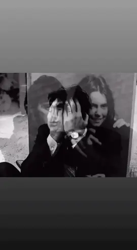 أحيانًا نشعر أن الحزن يسكن قلوبنا دون إذن، وكأن كل شيء جميل قرر أن يرحل في لحظة واحدة. لم أعد أجد في الكلمات ما يواسي، ولا في الذكريات ما يبتسم لي. كم هو مؤلم أن تشتاق لشيء تعرف أنه لن يعود، وأن تبتسم لتخفي وجعًا لا يراه أحد. أتعلم؟ لست بخير، لكني أعتدت أن أقول “أنا بخير” لأن لا أحد يفهم ما وراء الصمت. #explore #fyp #foryou #foryoupage #d 