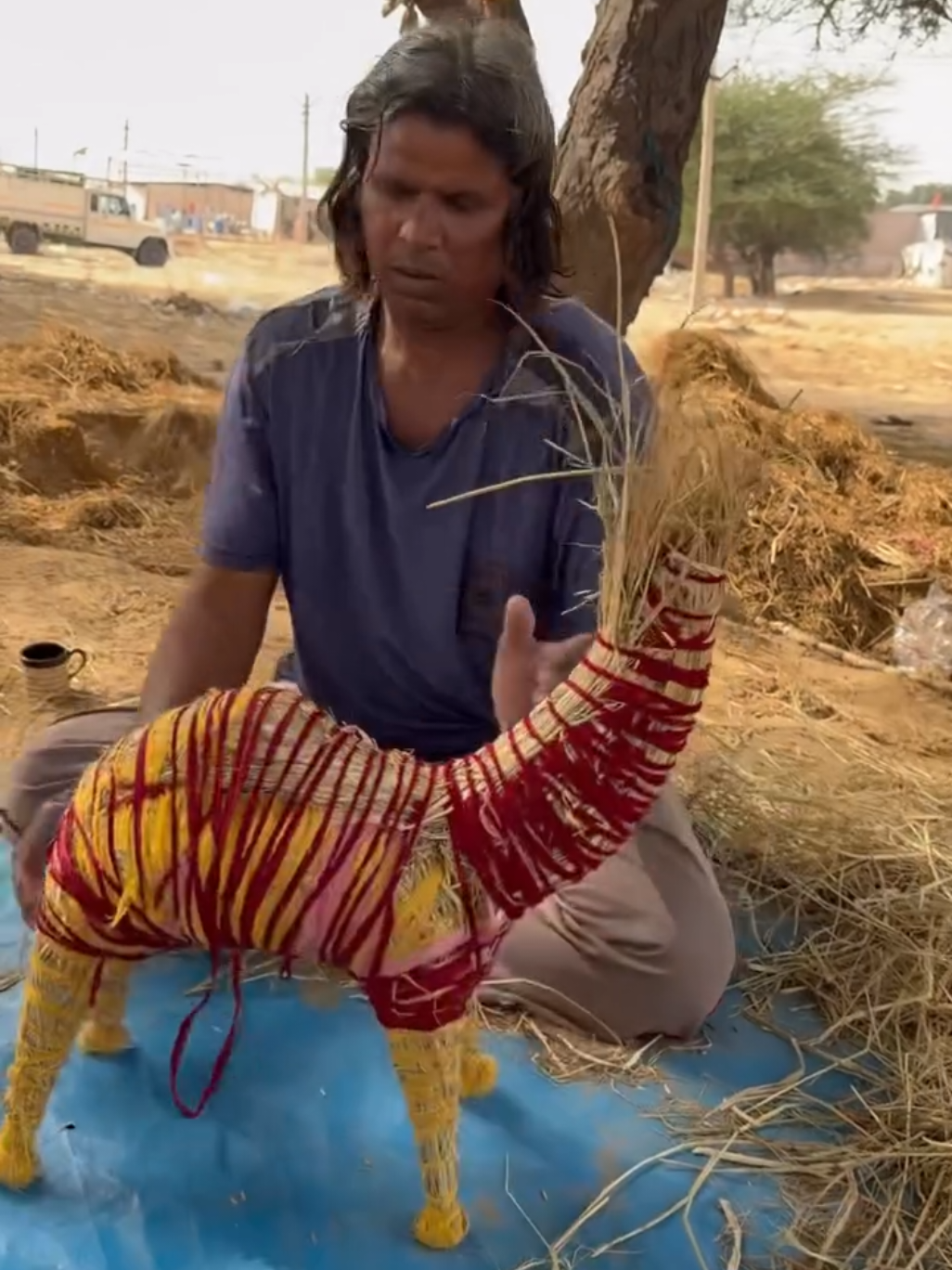 The village man made an amazing item of garbage 😱 Amazing artwork of a poor man living in a hut #viralvideoシ #hardworking  #art 
