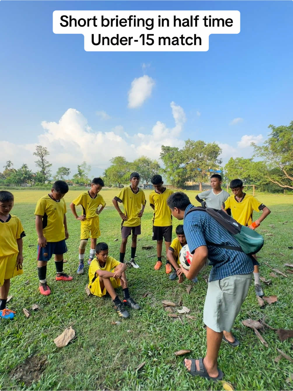 Making some planing in halftime.friendly match with@MANISH.VLOGS official bhai#fyp #foryou #foryoupage #dharanmuser #dharanmuser🇳🇵 #keepsupporting #keeploving #viral #tiktoknepal #fyppppppppppppppppppppppp #fypシ゚ #under15 #football #friendly #game #halftime #strategy 