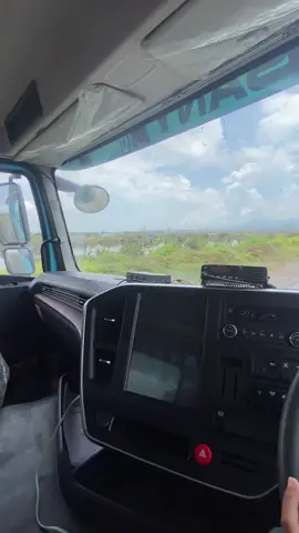 Si Adik gendong tangki🤏🏻#promoseruweekend #tambangbatubara #tambangbatubarakalimantan #sanyelectrictrucks #jar 