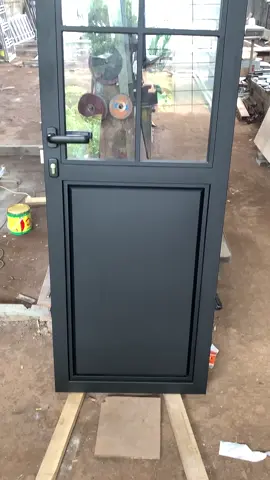 Pintu besi klasik dengan sentuhan minimalis ✨ Kuat, awet, dan tampil mewah di setiap rumah 🖤 Desain elegan, kualitas maksimal — bikin rumah makin berkelas! #PintuBesi #PintuMinimalis #PintuKlasik #DesainRumah #RumahMewah #KontraktorIndonesia #PintuRumah #BesiTempa #RumahEstetik #FYP #FYP2025 #ViralIndonesia #viral 