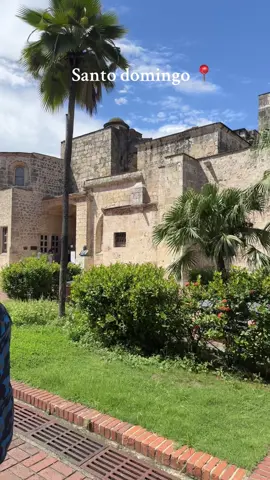 Las magicas calles de Santo domingo. 📍Catedral primada de las Américas 📍Panteón de la Patria #santodomingo #travel 