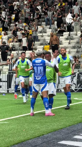 Kaio Jorge arranca e serve Matheus Pereira, que só manda a bola para o fundo da rede! Confira como foi o gol celeste no clássico. 🦊⚽️