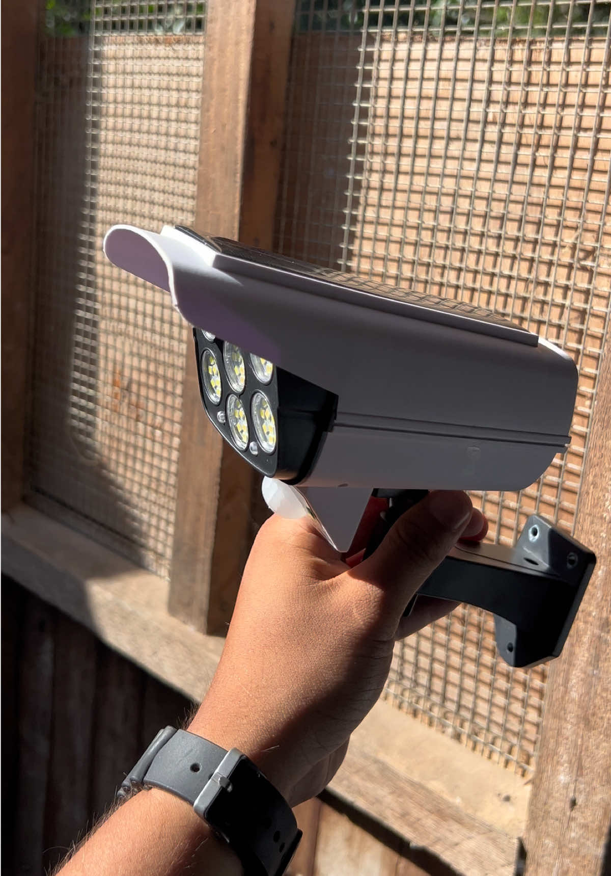 Magdadalawang isip mga masasamang loob dahil sa Solar Sensor Light na pormang CCTV! Solar Powered pa ❤️ #fyp #viralproduct #emergencylight #toGodbetheGlory  @FarmBoy👩🏻‍🌾🐂🐖🍃  @FarmBoy👩🏻‍🌾🐂🐖🍃  @FarmBoy👩🏻‍🌾🐂🐖🍃 