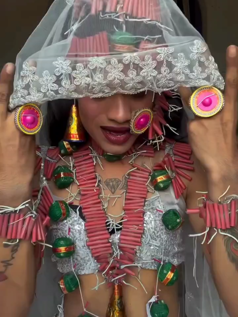 happy dipawali bhaiyon 🤣😂#viraltiktok #trendinggo #funnyvideos #कॉमेडी @RRD Team 07 @dancer_mukesh_001 