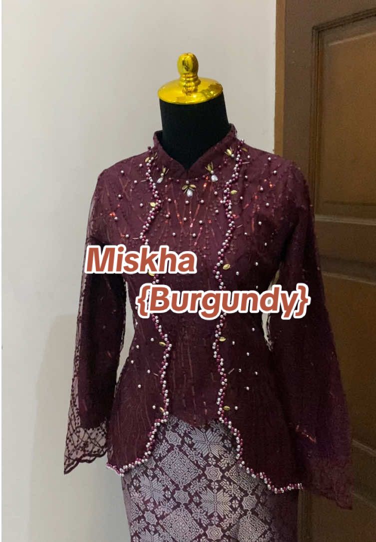 Another article, you know the ceremony not come twice. Better you ready and dress cool, this moment not repeat again.#kebayamodern #kebayacantik 