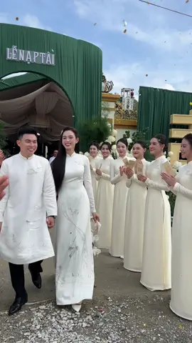 Hoa hậu @Đỗ Thị Hà và chú rể @Nguyễn Viết Vương đẹp đôi quá, chúc mừng hạnh phúc đôi lứa ❤️❤️#damcuoidothiha #hoahaudothiha #hoahauvietnam 