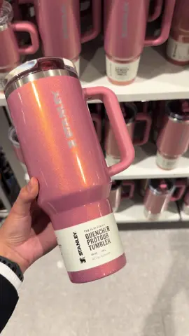 ✨ run to DicksSportingGoods 🏃🏻‍♀️‍➡️ #StanleyCup #pink #girls #fyp #glitter 