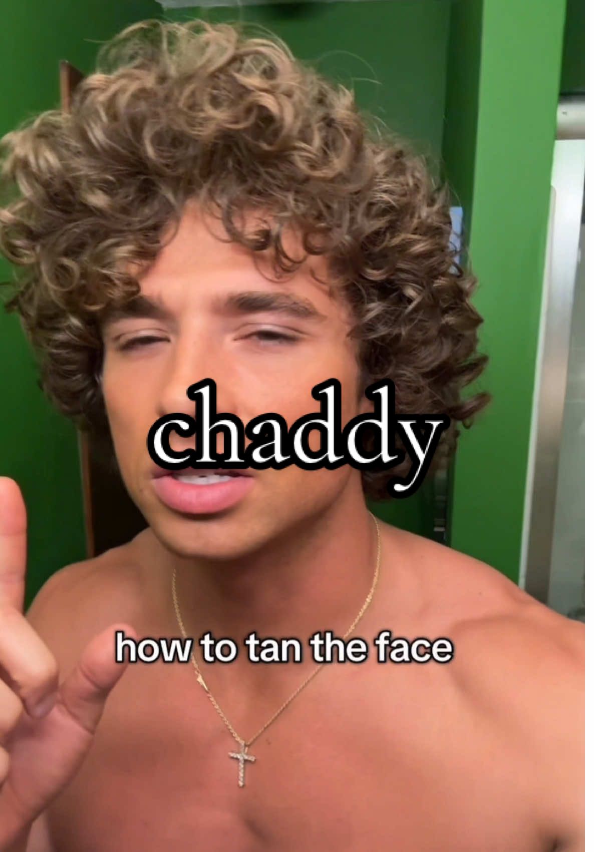 this tanning water is perfect because it doesn’t have that tan smell + it gives that perfect dark glow, never have to get a spray tan with this…. 👙🍊 @Chaddy Cosmetics  #chaddy #skincare #tanner #tanning #facetanning 