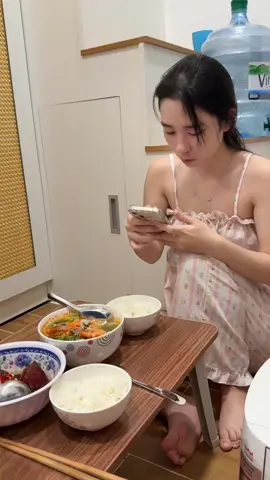 BÀN TRÒN GẤP GỌN ( CÓ BẢO HÀNH MIỀN PHÍ) - LÀM BÀN SOFFA, BÀN TRÀ, BÀN ĂN, BÀN HỌC - CHÂN NHỰA bàn ban trondecor bantron sofa bàn ngồi bệt bantron#banmini #banhocsinh #banhocgapgon #tutramdacsanphuquoc #tiktokshop 