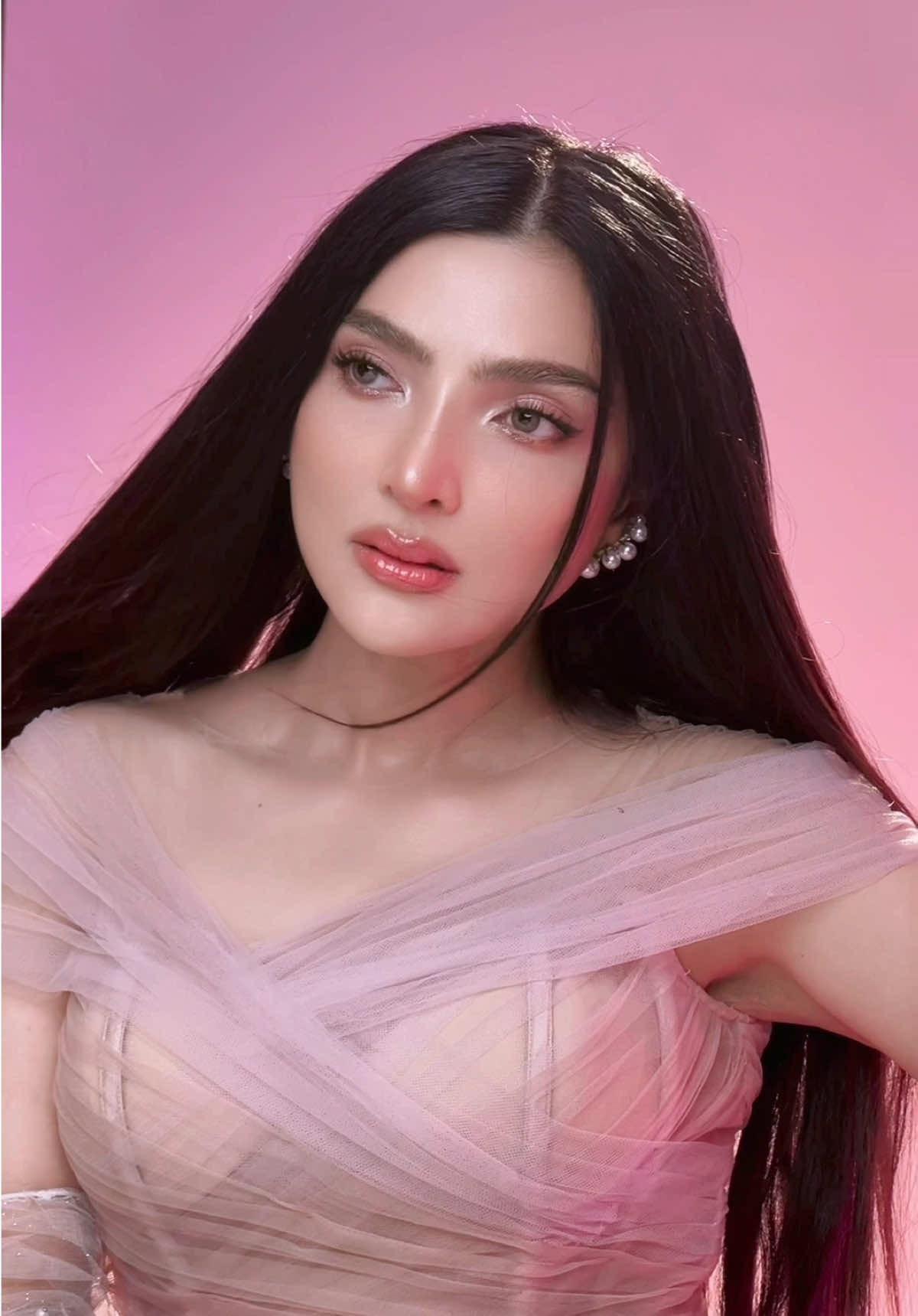 Blooming isn’t about perfection, it’s about growth 💖 Photoshoot buat cover kolaborasi aku sama artis Korea, doain ya guys 🙏🏻😍
