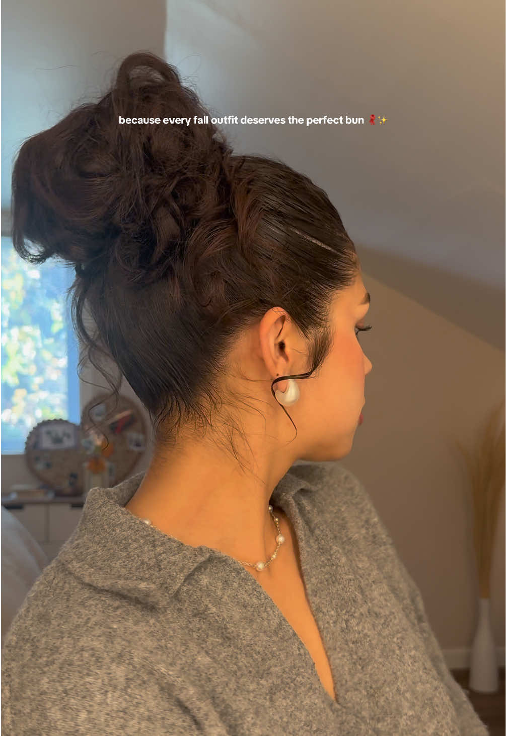 Simple, soft, and cozy — this bun is my go-to for every fall outfit 🍂 Whether it’s a coffee run or a chill day out, it just completes the vibe. ☕️✨ #fallhair #buntutorial #cozyseason #fallaesthetic #hairtutorial 