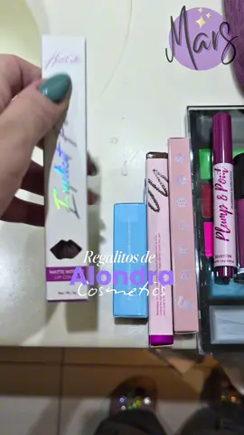 Esto me regalaron en @Alondra Nails&Cosmetics Aragón ✨   #cosmeticos #maquillaje #regalos #alondracosmetics #fyp 