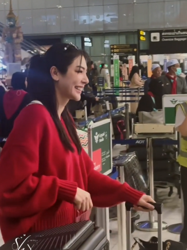 I would be like that too, if I saw Faye in front of my eyes😌 #ฝ้ายพีรญา #fayeperaya #faye_malisorn #faye