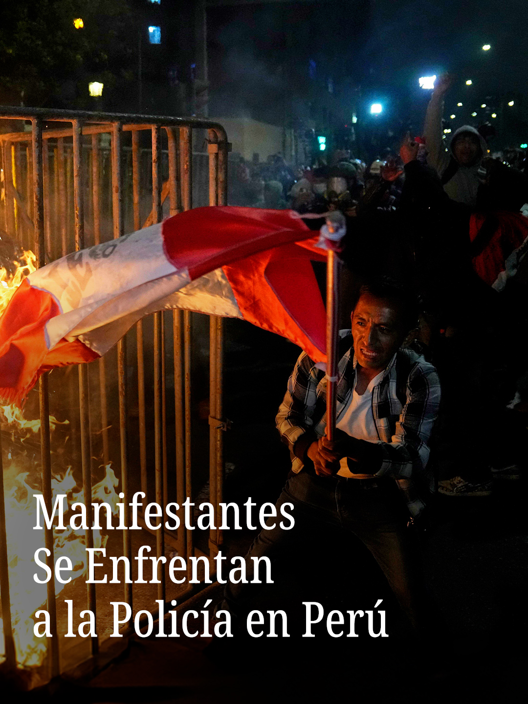 En el centro de Lima, se registraron protestas de universitarios, grupos civiles, trabajadores del transporte y grupos políticos por el crimen y la corrupción en Perú, lo que causó un enfrentamiento con la policía. #Perú #protestas #manifestación #enfrentamientos