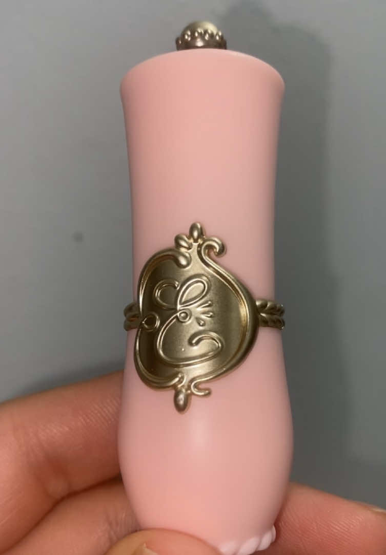 I love these so much! 💄💕  I get so pale in the winter time and my lips already don’t have that much color so this will definitely stay in my bag on my no make up days. Definitely a good gift idea for Christmas or any occasion! Or just to keep for yourself🤭  I would keep these to myself but I love sharing with my loved ones🥰
