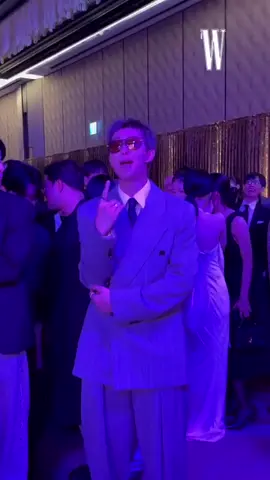 Namjoon curtindo o som da festa🩷💜 #rm #namjoon #bts 