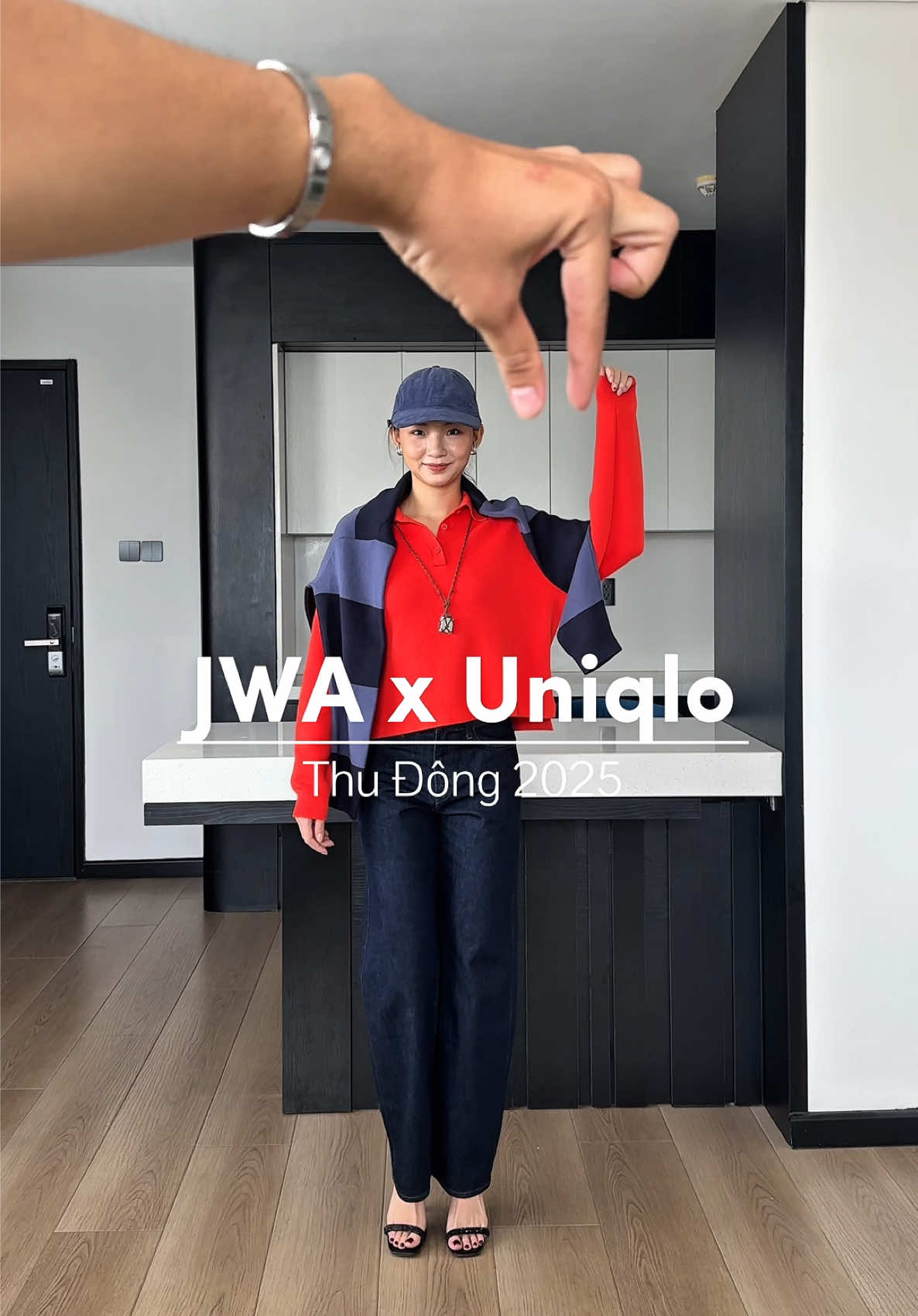 Năm nào tôi cũng mong chờ sự kết hợp của Jonathan Anderson và Uniqlo. Và cuối cùng JWA x Uniqlo Thu Đông 2025 cũng đã tớiiiiiiiii 🤩 Ngày 17/10 này BST Uniqlo x JWA sẽ chính thức mở bán, cùng chờ đón những thiết kế đậm chất “British classic” này nhé.  #uniqlojwanderson #jwanderson #UNIQLOVN #LifeWear #fallwinter 
