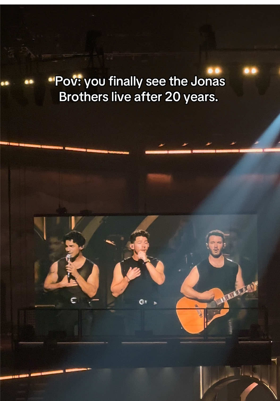 9 year old me is screaming, crying & healed. 🥹❤️‍🩹  my favorite jersey boys for life 🫶🏼 @Jonas Brothers  #fyp #nashville #jonasbrothers #greetingsfromyourhometowntour 