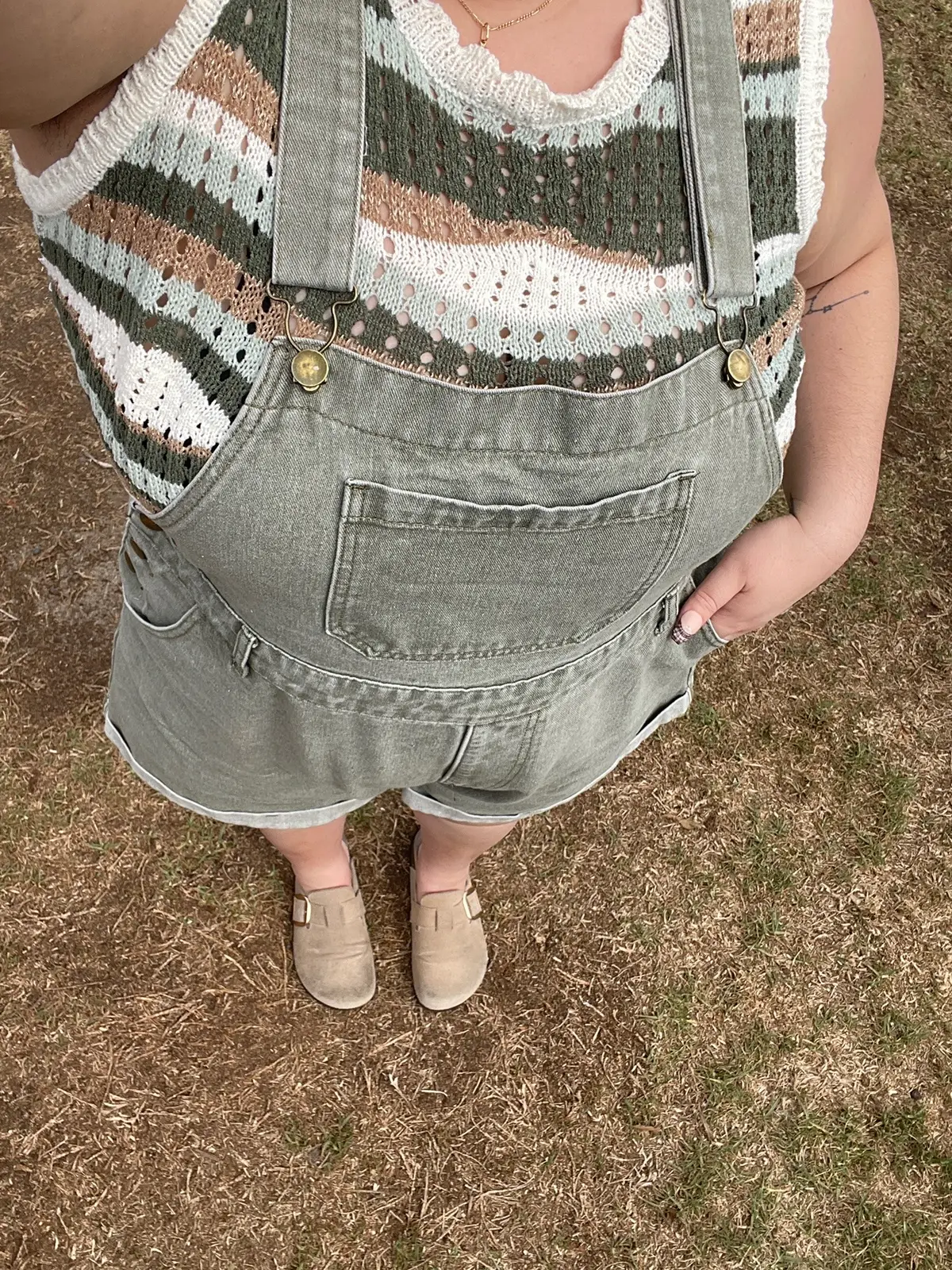 Sadly these last few weeks have been kicking my ass 😮‍💨 but I’m back with some casual fall outfits 🍂🤎 it’s still 80 degrees where I am but I will still be bringing the Fall vibes one way or another 😼 #curvy #plussize #fallfashion 