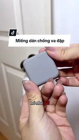 Một miếng dán nhỏ giúp bảo vệ tay nắm cửa và tránh va đập làm sứt tường #choechamnha #xuhuong #miengchancuasilicon #chancuachongvadap 