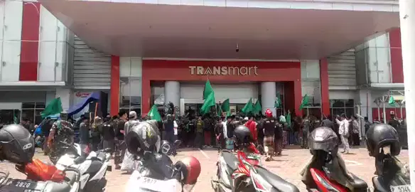 Gimana menurut mu rek ? 🤦🤦 aksi aliansi di TRANSMART JEMBER 🎥 Cak Ibad  #BOIKOTTRANS7 