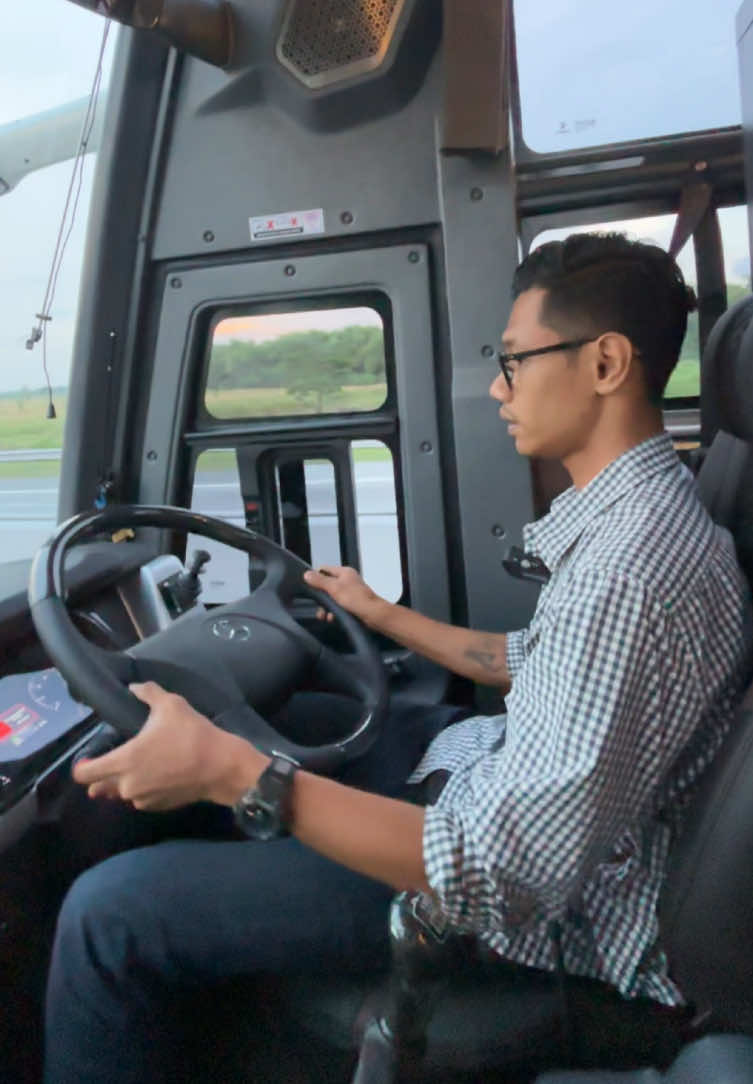 @PatrickSoetedjo #busmania #navara #fyp #bus 