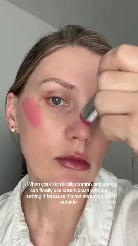 Are you dry or oily skin kind of girl? 