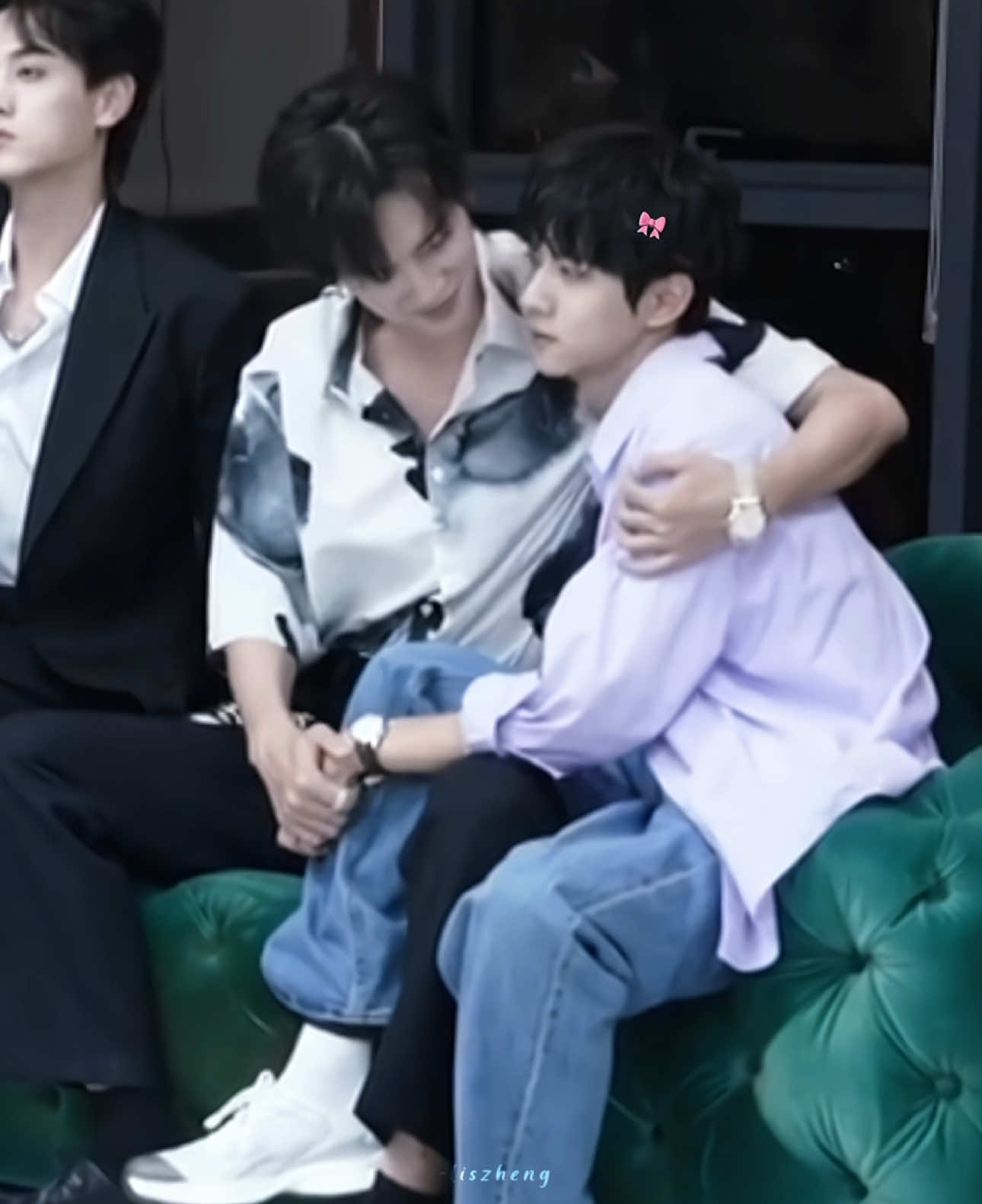 look at their size gap, baobei is so smoll 😩🤏🏻  #liuxuancheng #zhanxuan #zhancheng 